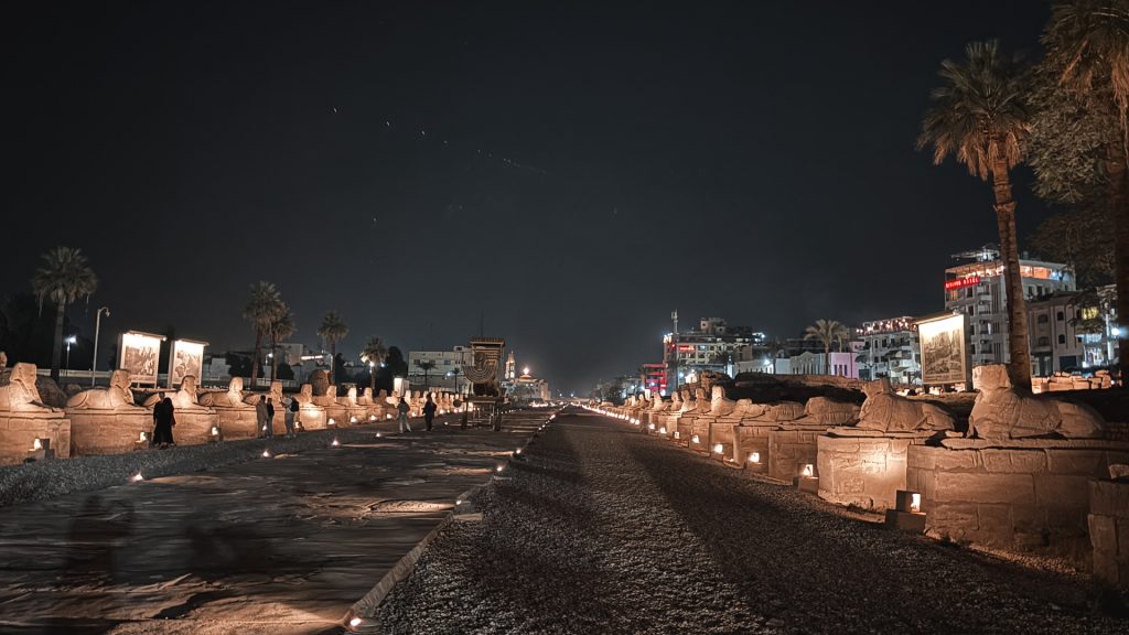 盧克索神殿 Luxor temple 獅身人面大道 Avenue of the Sphinxes