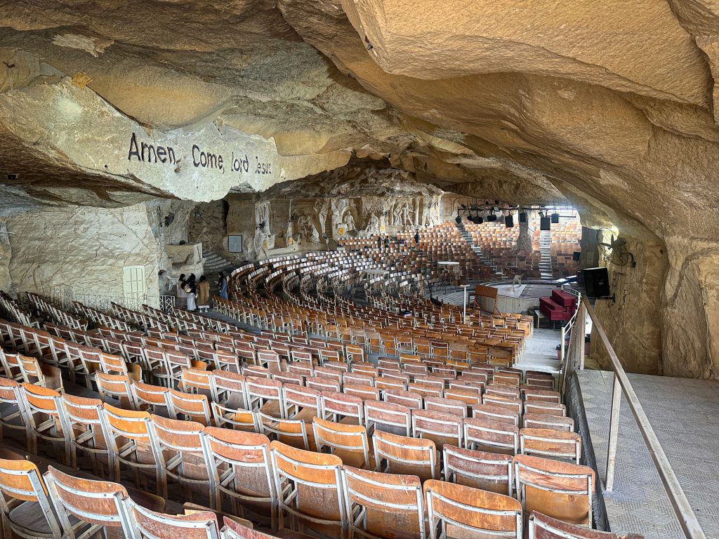 洞穴教堂 The Cave Church