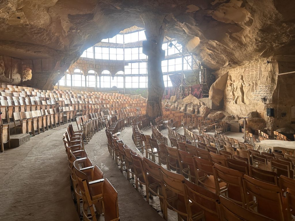 洞穴教堂 The Cave Church