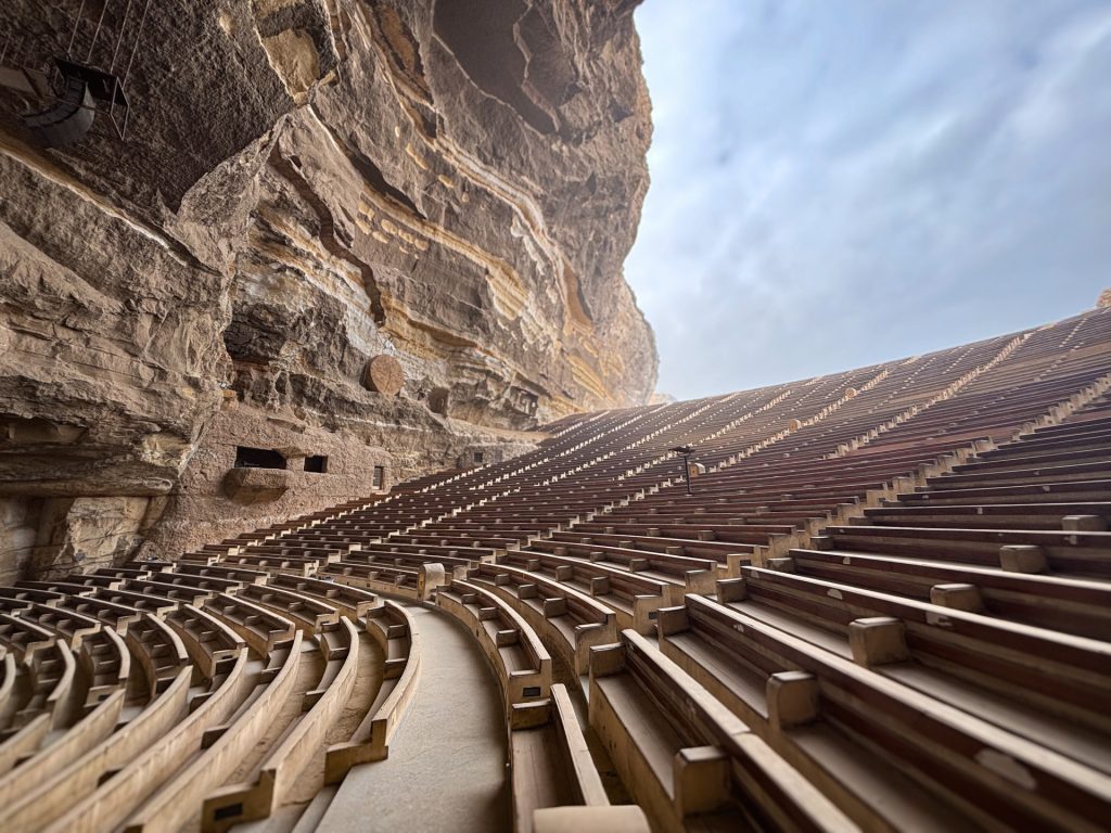 洞穴教堂 The Cave Church